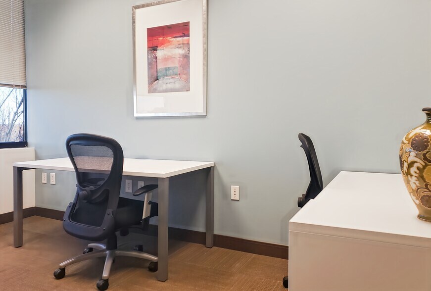 More Photos Of 301 McCullough Dr, Charlotte Coworking Space