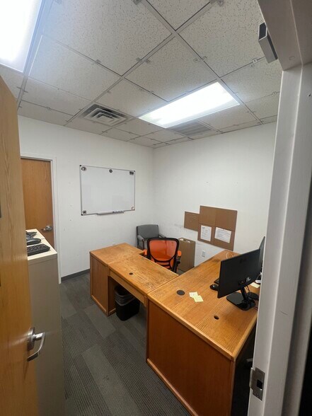 More Photos Of 1310 Centerpoint Blvd, Knoxville Medical For Sale