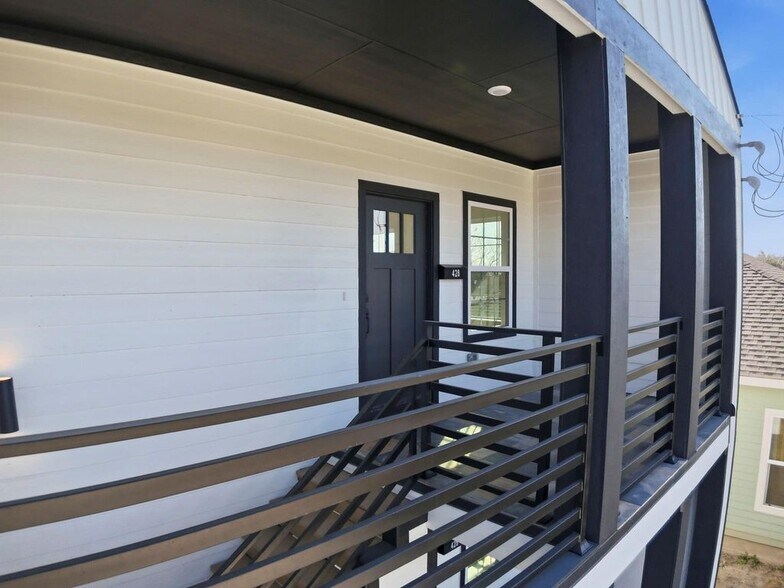 More Photos Of 428 Rhode Island st, Houston Apartments For Sale