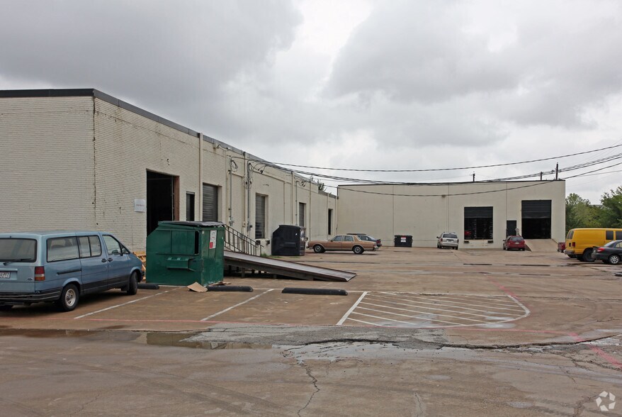 More Photos Of 3022-3032 Lincoln Ct, Garland Warehouse For Lease