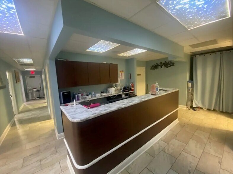 More Photos Of 10621 N Oak Hills Pky, Baton Rouge Medical For Sale