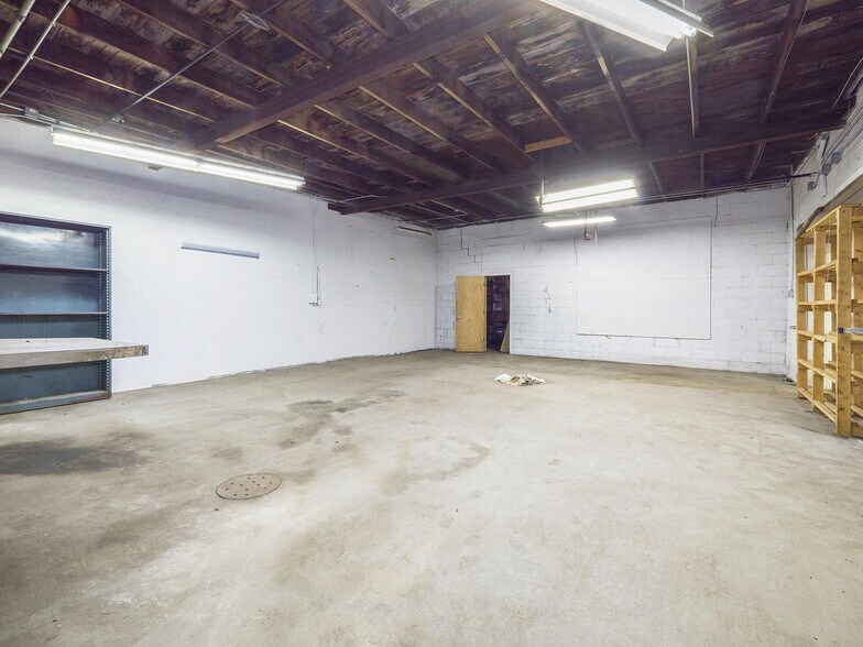 More Photos Of 600 N Clark St, Albion Auto Dealership For Sale