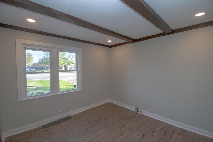 More Photos Of 1498-1502 W Main St, Tipp City Loft Creative Space For Lease