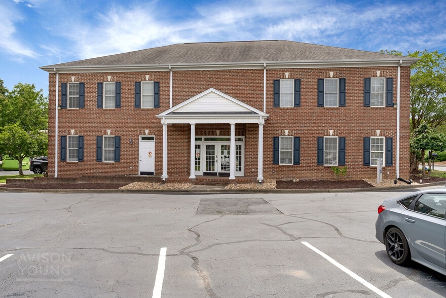 Primary Photo Of 634 Fairview Rd, Simpsonville Medical For Sale