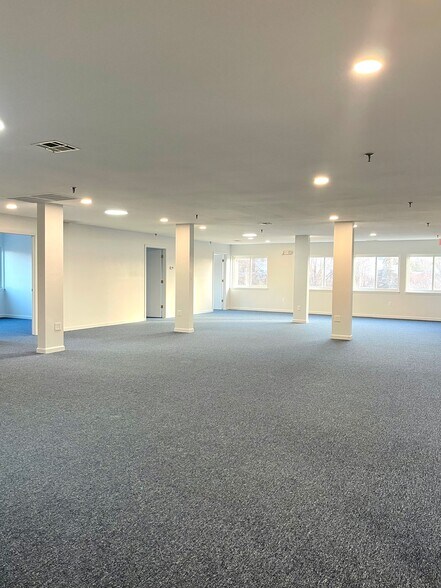 More Photos Of 339 Flanders Rd, East Lyme Storefront Retail Office For Lease