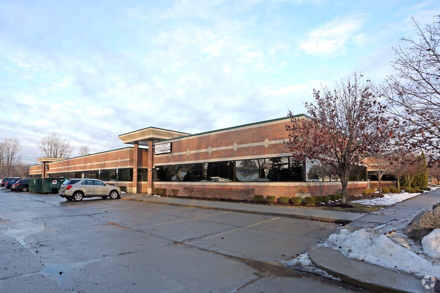 Primary Photo Of 50154-50202 Schoenherr Rd, Shelby Township Medical For Lease