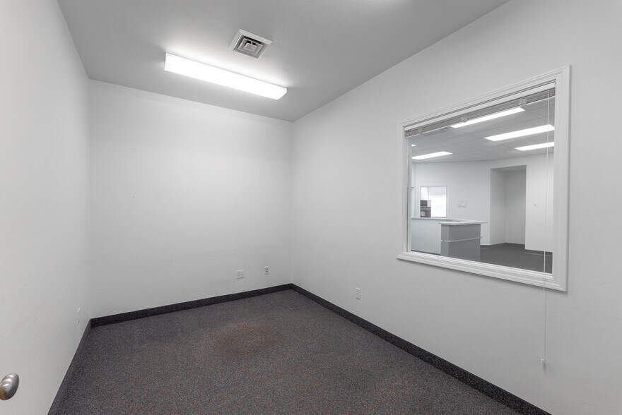 More Photos Of 2665 Glendale Valley Rd, Glendale Office For Sale