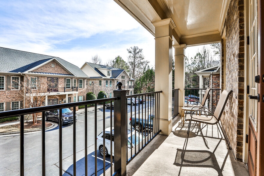 More Photos Of 1905 Woodstock Rd, Roswell Office For Lease