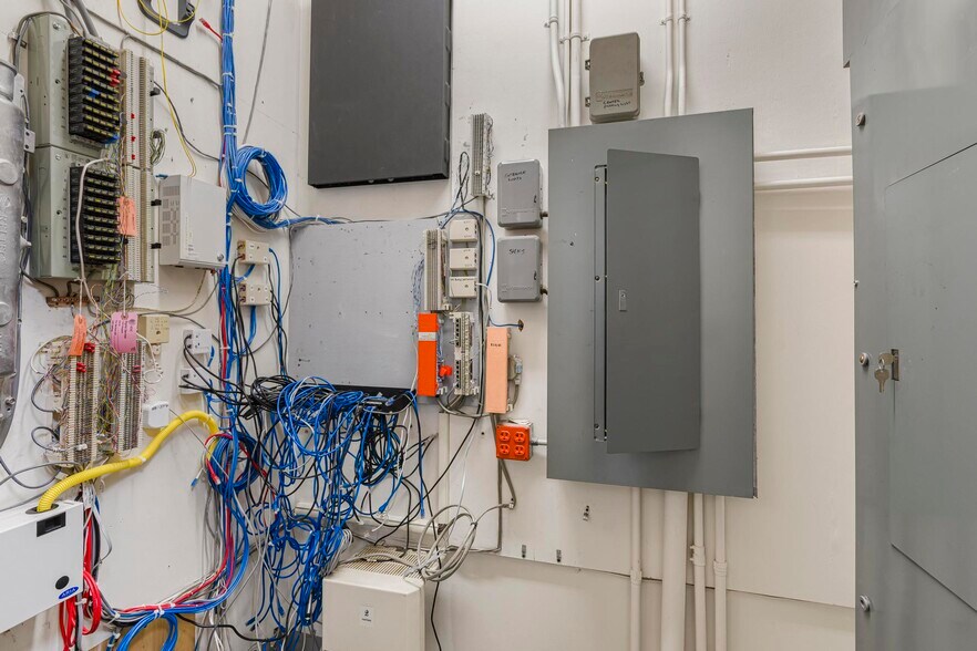 More Photos Of 1750 NE 8th St, Homestead Bank For Lease