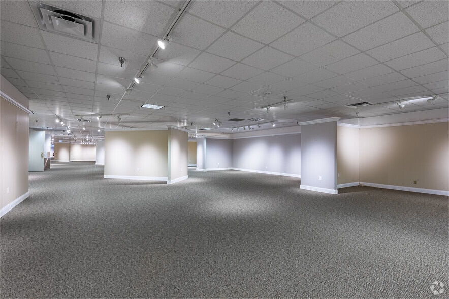More Photos Of 4505 LBJ Fwy, Farmers Branch Freestanding For Lease