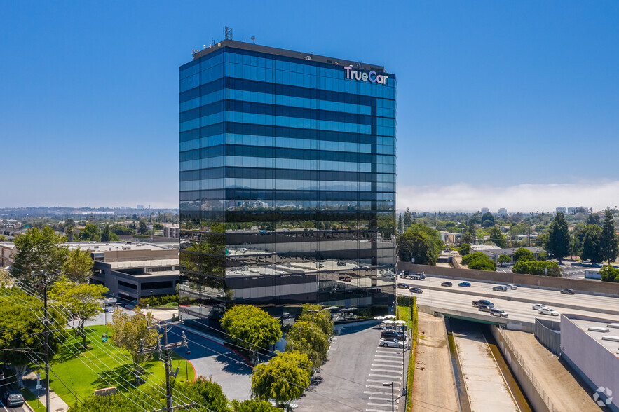 Primary Photo Of 3415 S Sepulveda Blvd, Los Angeles Coworking Space