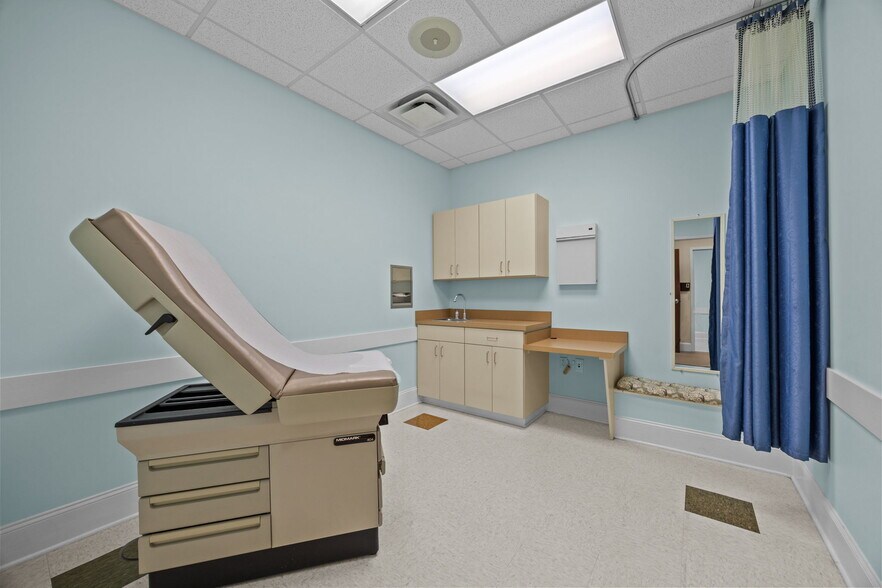 More Photos Of 2223 Hemby Ln, Greenville Medical For Sale