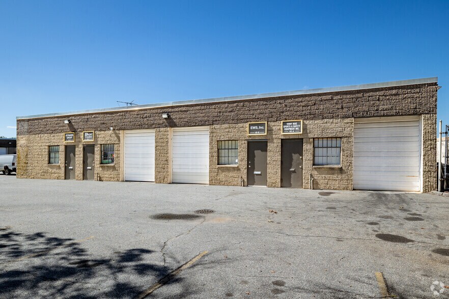More Photos Of 40 Corbin Ave, Bay Shore Warehouse For Lease