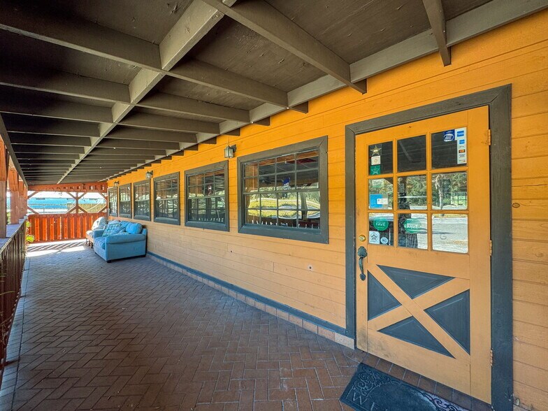 More Photos Of 15525 Shady Hills Rd, Spring Hill Restaurant For Sale