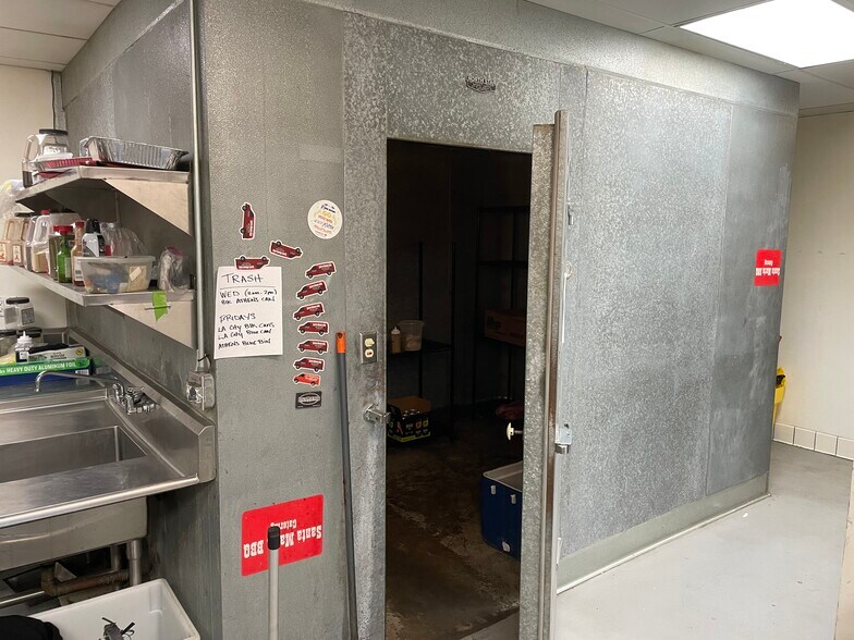 More Photos Of 3845 Jasmine Ave, Culver City Storefront Retail Residential For Lease