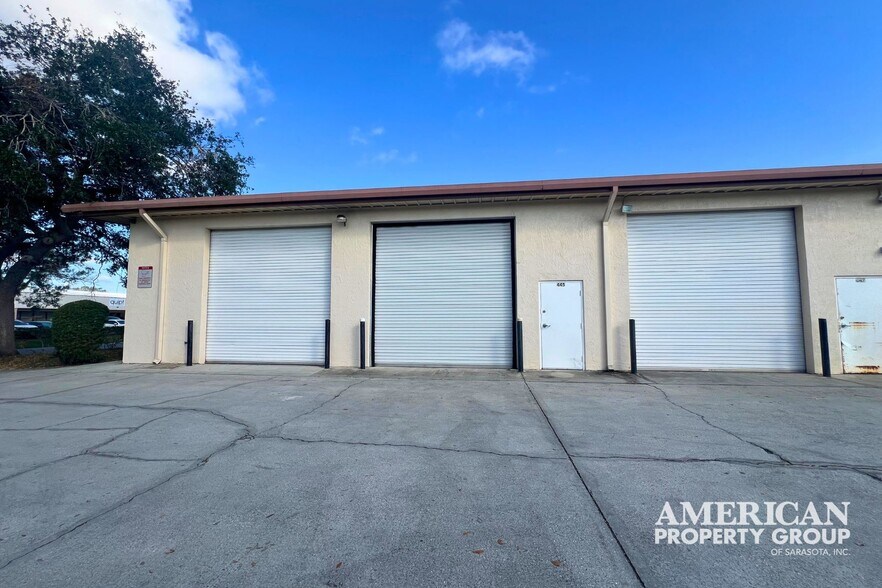 Primary Photo Of 443-451 Interstate Ct, Sarasota Light Manufacturing For Sale