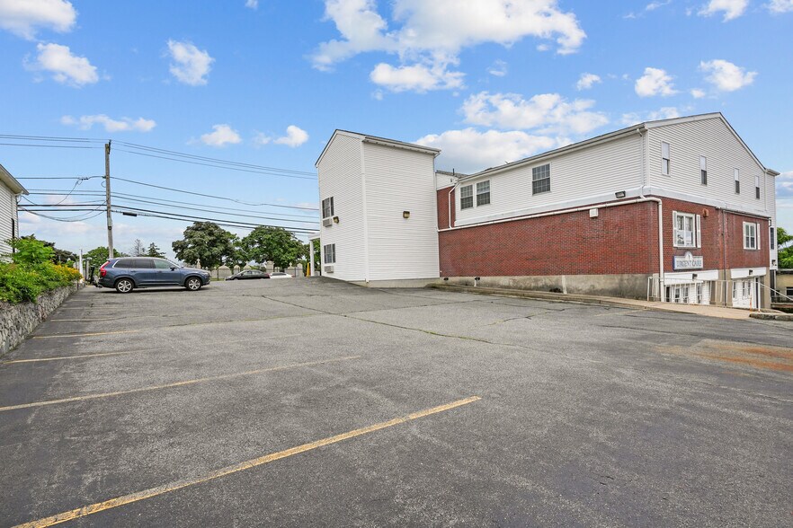 More Photos Of 100 Smithfield Ave, Pawtucket Medical For Sale