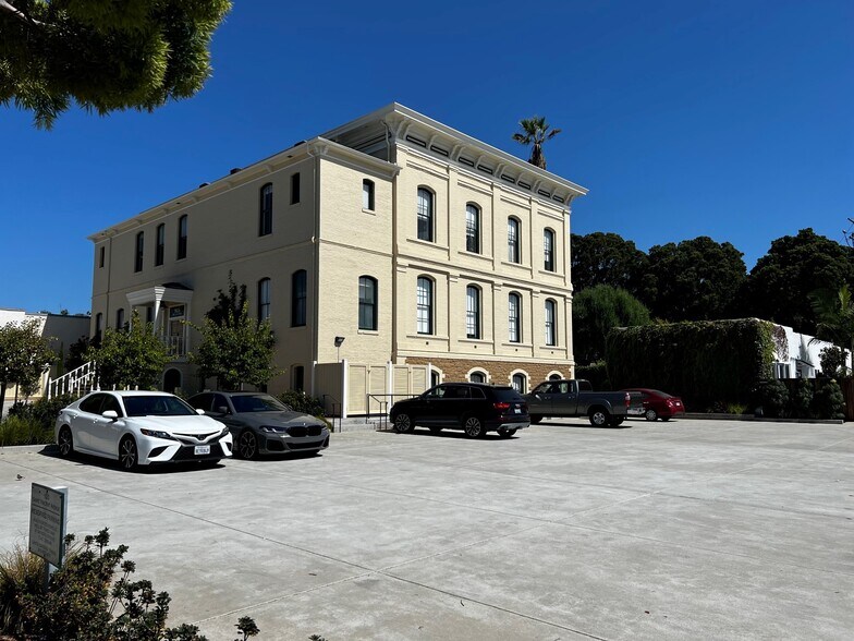 More Photos Of 925 De La Vina St, Santa Barbara Office For Lease