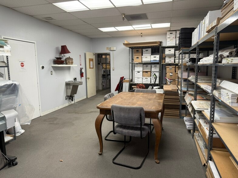 More Photos Of 9200 Gazette Ave, Chatsworth Warehouse For Lease