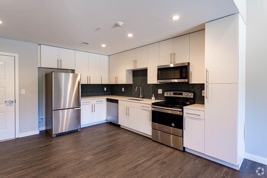 More Photos Of 490 Broadway St, Buffalo Apartments For Lease