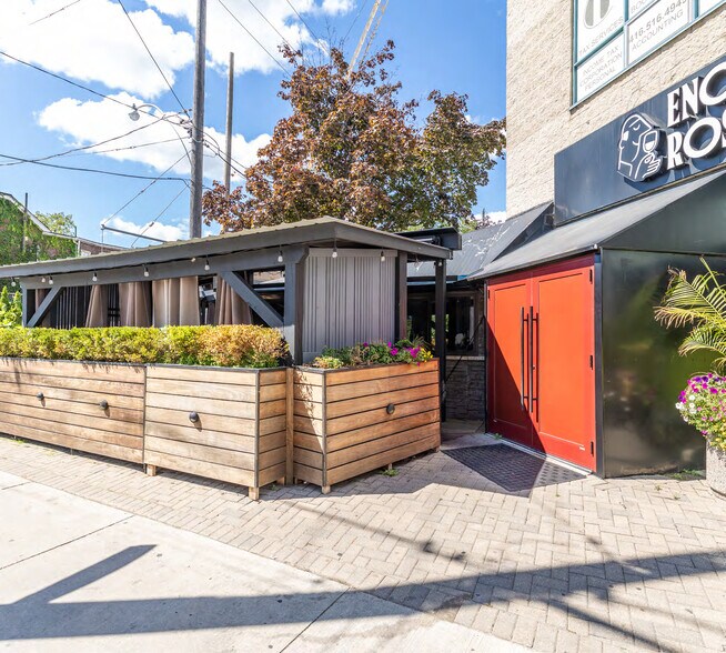 More Photos Of 1444 Dupont St, Toronto Showroom For Sale