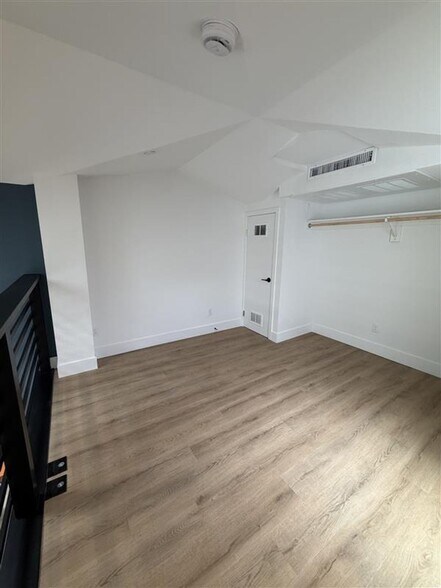 More Photos Of 7606 Girard Ave, La Jolla Apartments For Sale