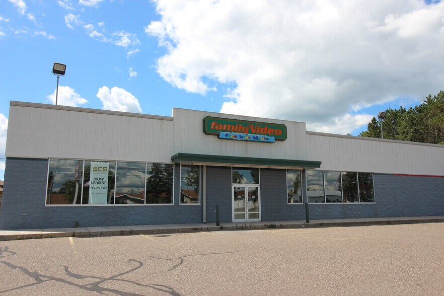 More Photos Of 111-117 N 8th St, Medford General Retail For Lease