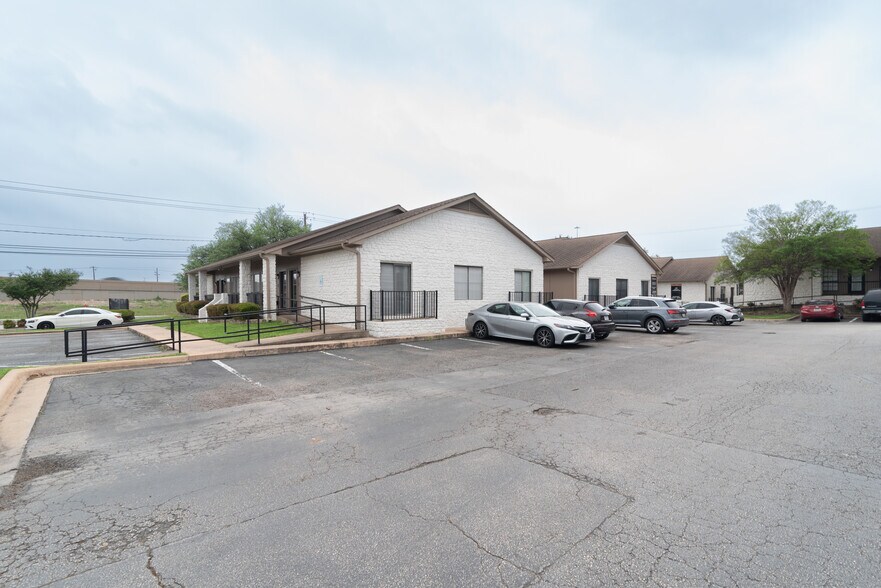 More Photos Of 13740 Research Blvd, Austin Office For Sale