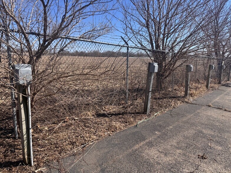 More Photos Of 440 E Backbone Rd, Princeton Warehouse For Sale