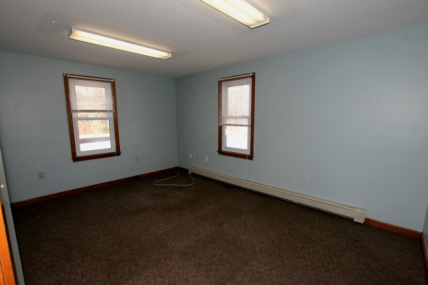 More Photos Of 9 Old Westminster Rd, Hubbardston Warehouse For Sale