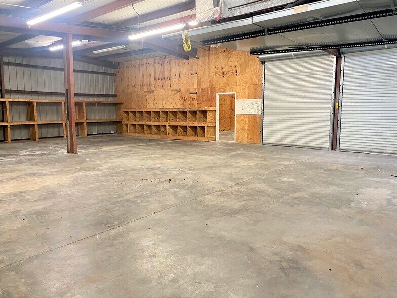 More Photos Of 2610 Tampa East Blvd, Tampa Warehouse For Sale