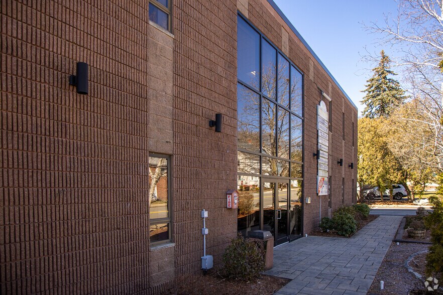 More Photos Of 110 Winn St, Woburn Office For Lease