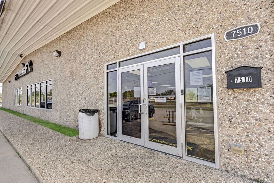 More Photos Of 7510 Lawndale St, Houston Warehouse For Sale