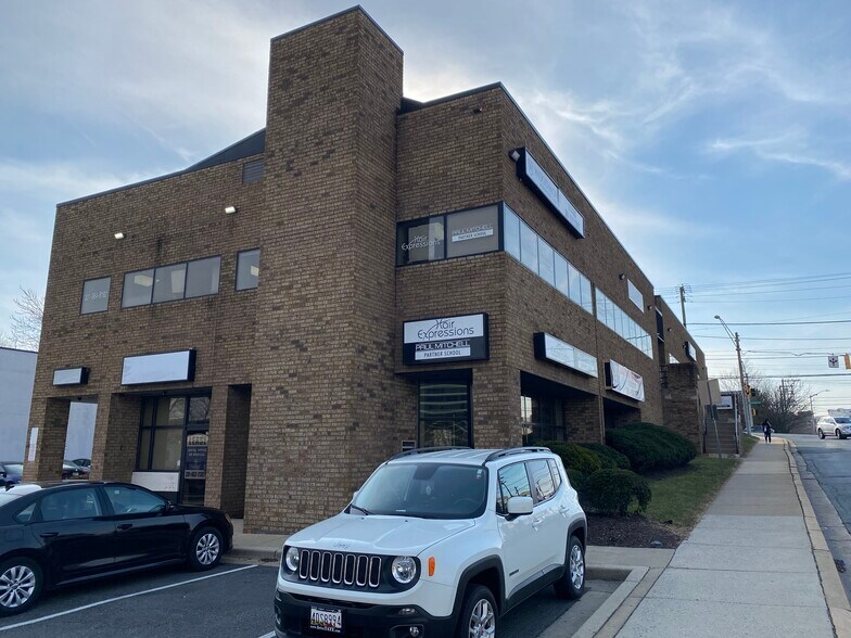 More Photos Of 12450 Parklawn Dr, Rockville Office For Lease
