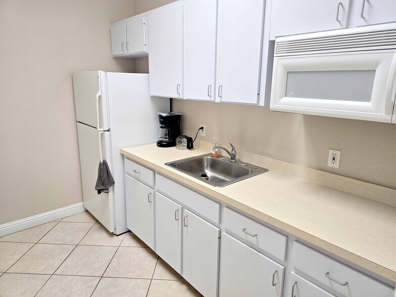 More Photos Of 585 S Ronald Reagan Blvd, Longwood Medical For Lease