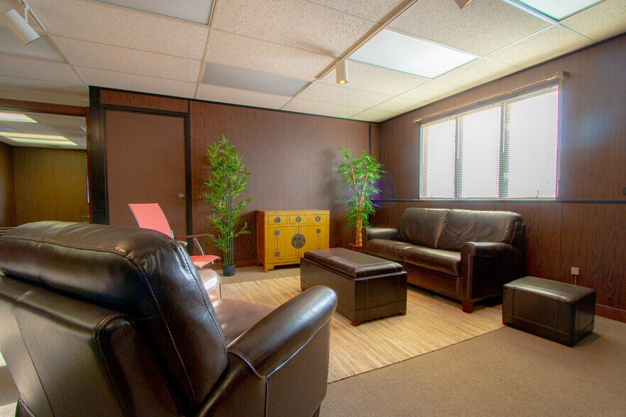 More Photos Of 3533 S Archer Ave, Chicago Office For Lease