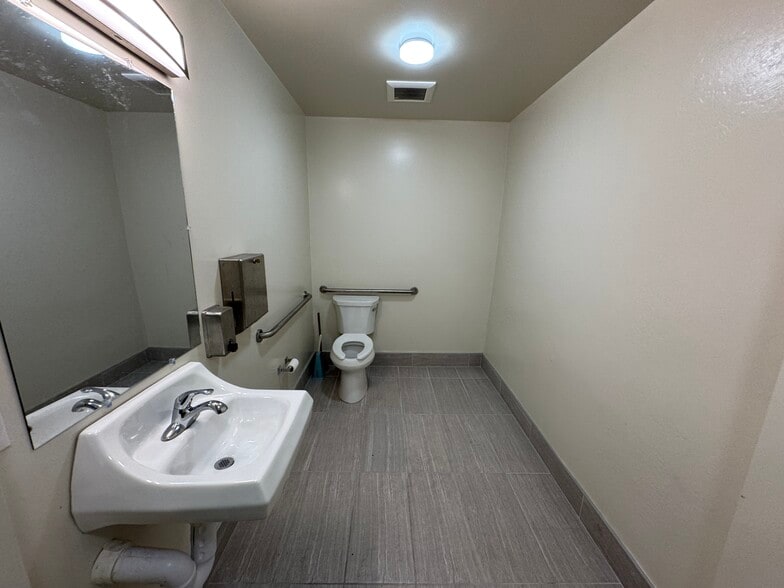 More Photos Of 8 Niagara Ave, San Francisco Storefront Retail Residential For Lease