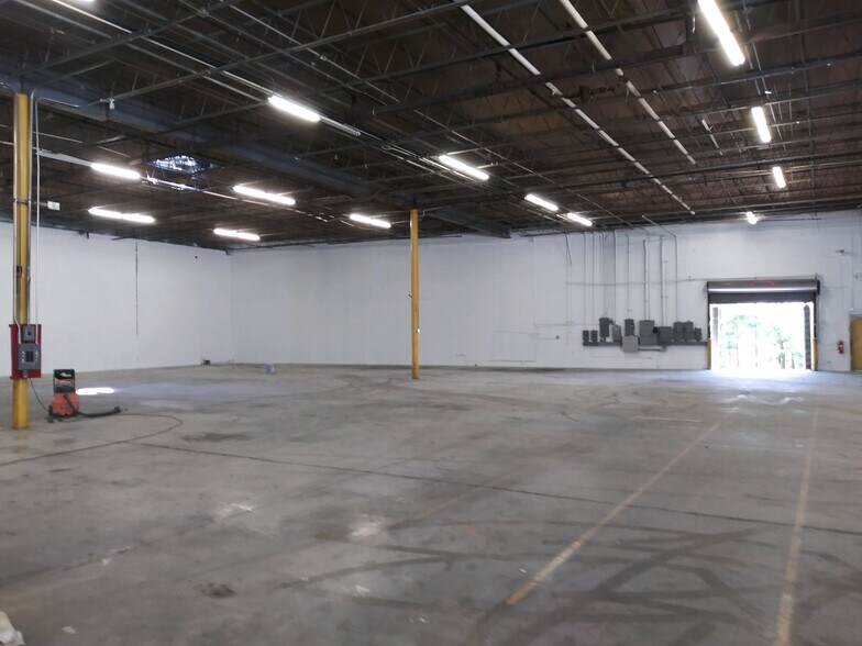 More Photos Of 5600-5700 Drake Dr SW, Atlanta Warehouse For Lease