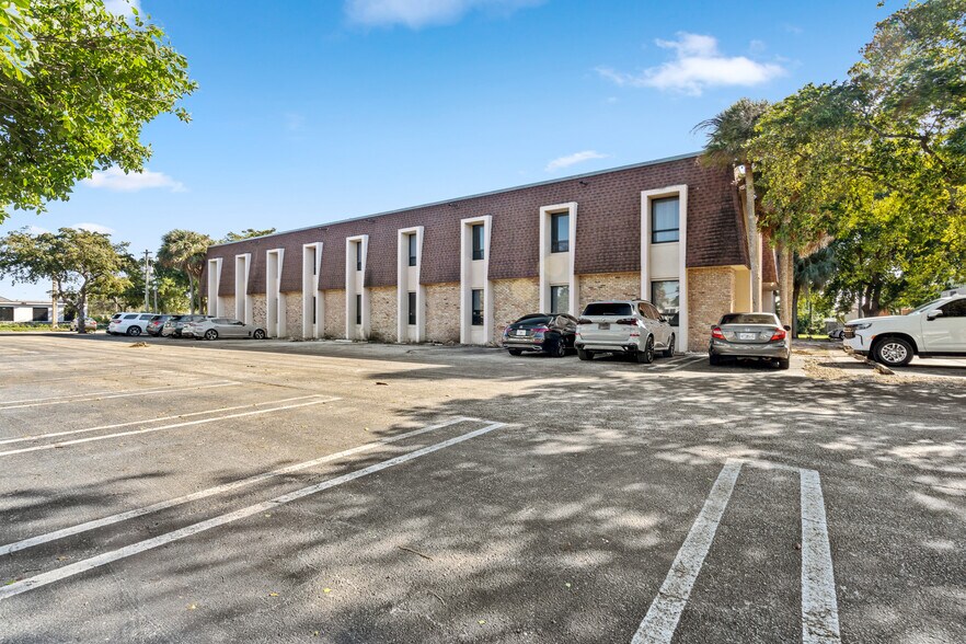 More Photos Of 3003 S Congress Ave, Lake Worth Medical For Sale