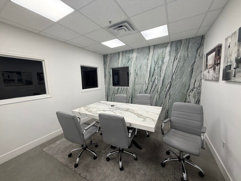 More Photos Of 3520 Old Metro Pky, Fort Myers Warehouse For Lease