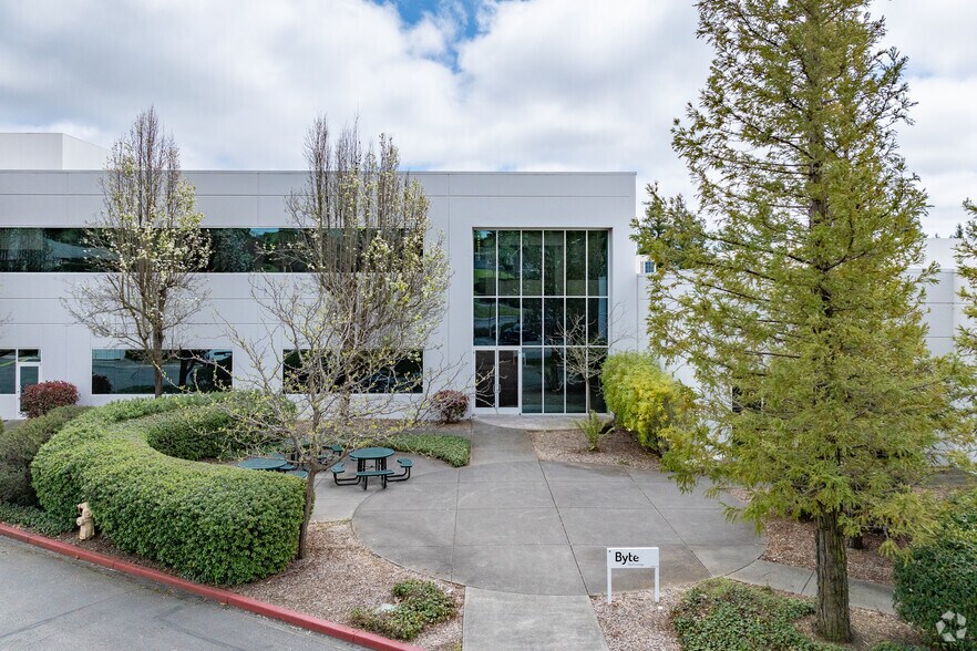 More Photos Of 1465 N McDowell Blvd, Petaluma Research And Development For Lease