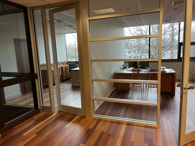 More Photos Of 10 Maple St, Port Washington Office For Lease