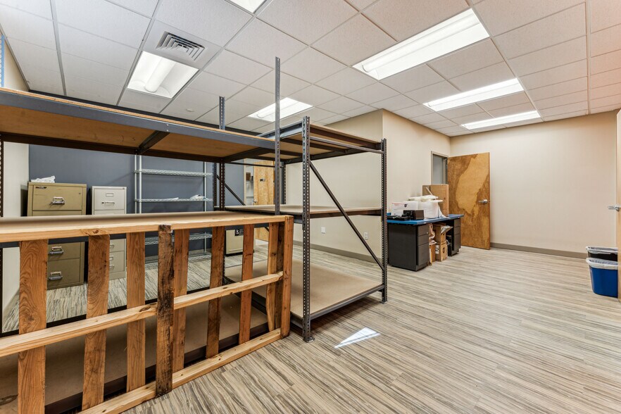 More Photos Of 2105 Northwest Blvd, Newton Office For Sale