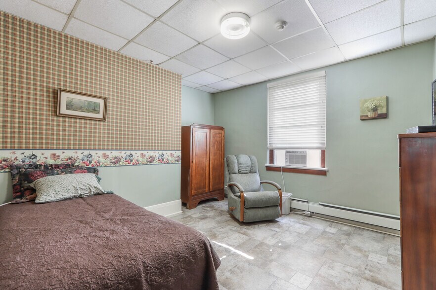More Photos Of 109 W Lake St, Waupaca Healthcare For Sale