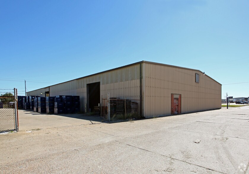 More Photos Of 1776 9th St, Mobile Manufacturing For Lease