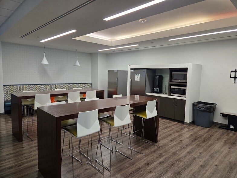 More Photos Of 4609 Regent Blvd, Irving Loft Creative Space For Lease