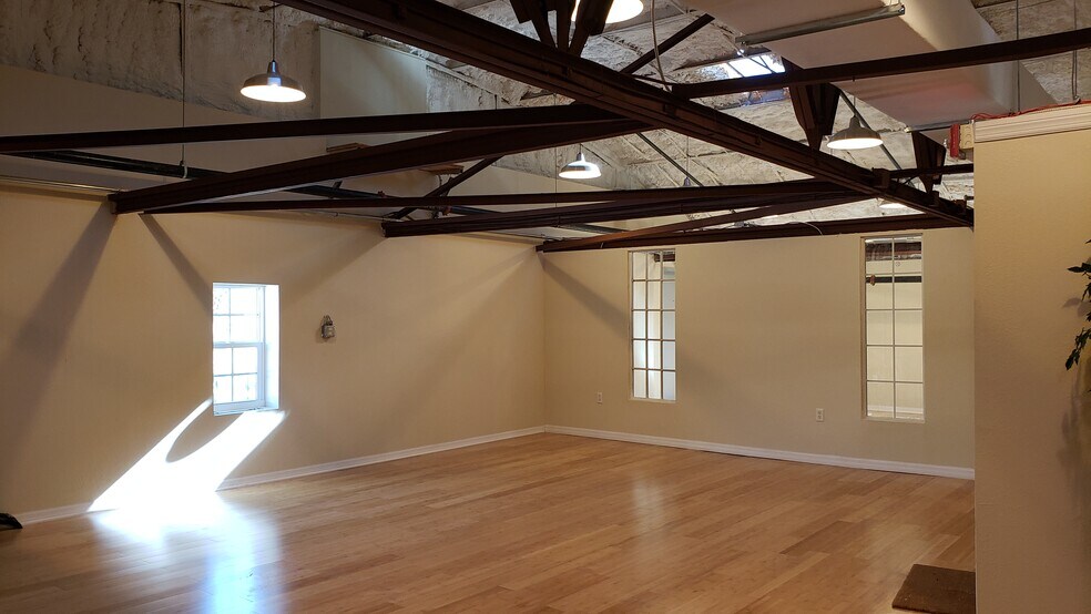More Photos Of 1942 2nd Ave S, Saint Petersburg Warehouse For Lease