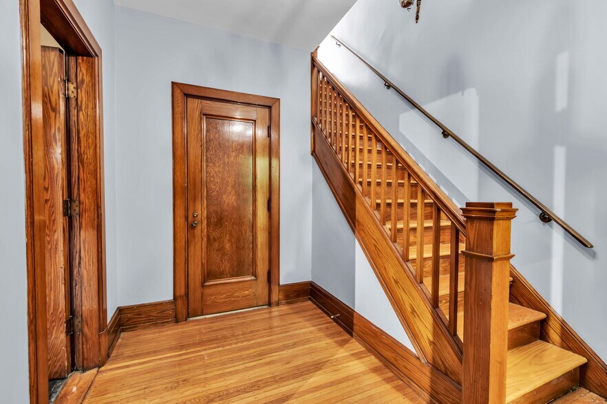 More Photos Of 2740 Main St, Buffalo Office Residential For Sale