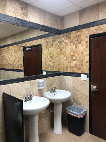 More Photos Of 4343 Old Grand Ave, Gurnee Medical For Lease