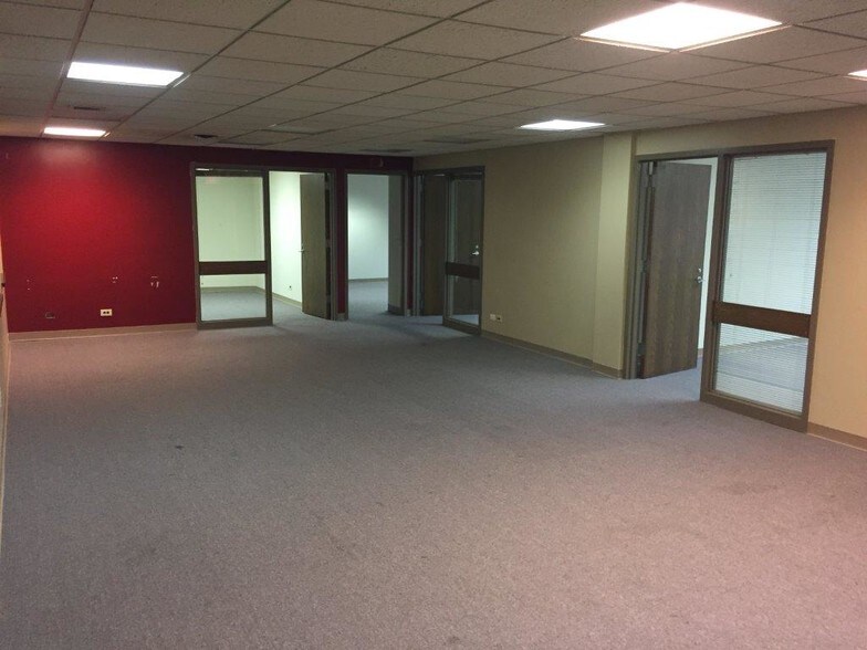 More Photos Of 329-331 S York Rd, Bensenville Daycare Center For Lease